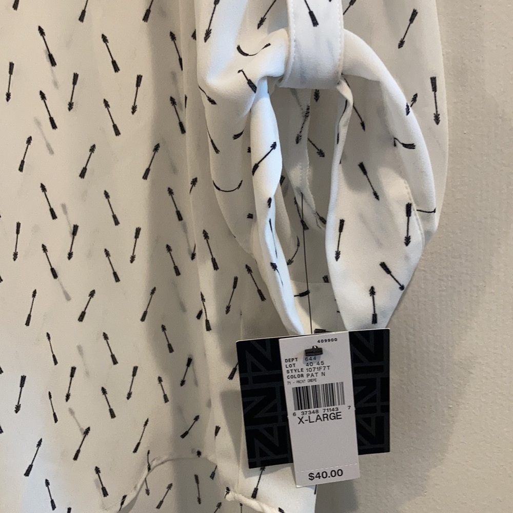 New with tags blouse, arrow print